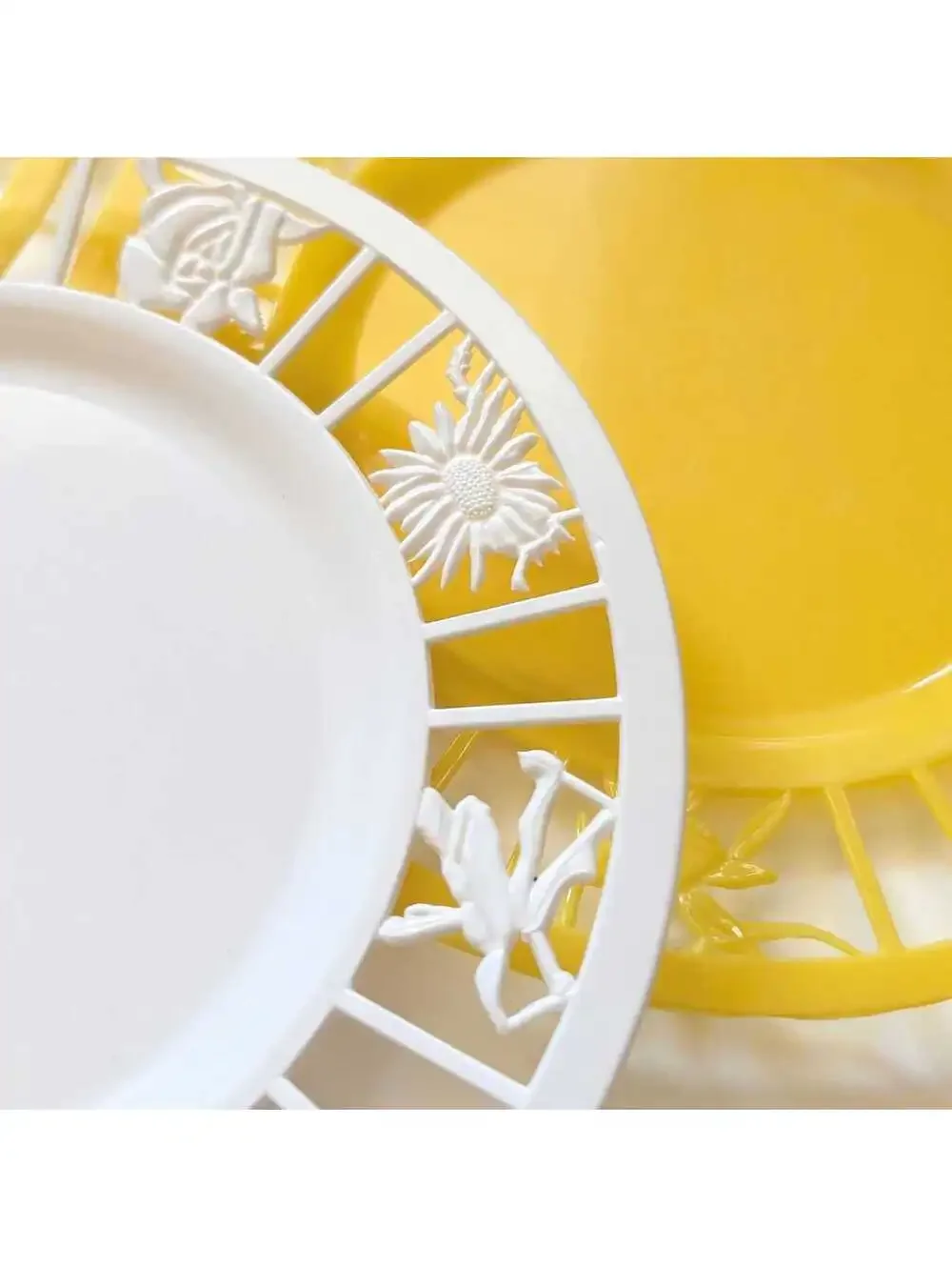 MCM Vintage Plastic Luncheon Plate Holders - Picnic Plates